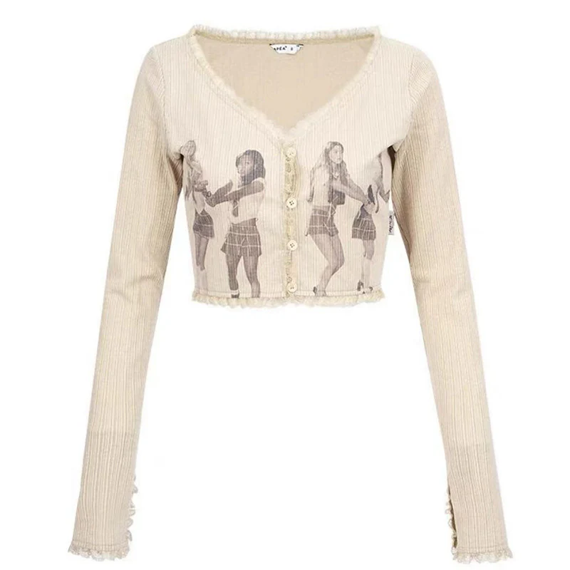 Damen cropped Langarmshirt mit einzigartigem Grafikdesign und dekorativen Knöpfen WOLFF - Image 6