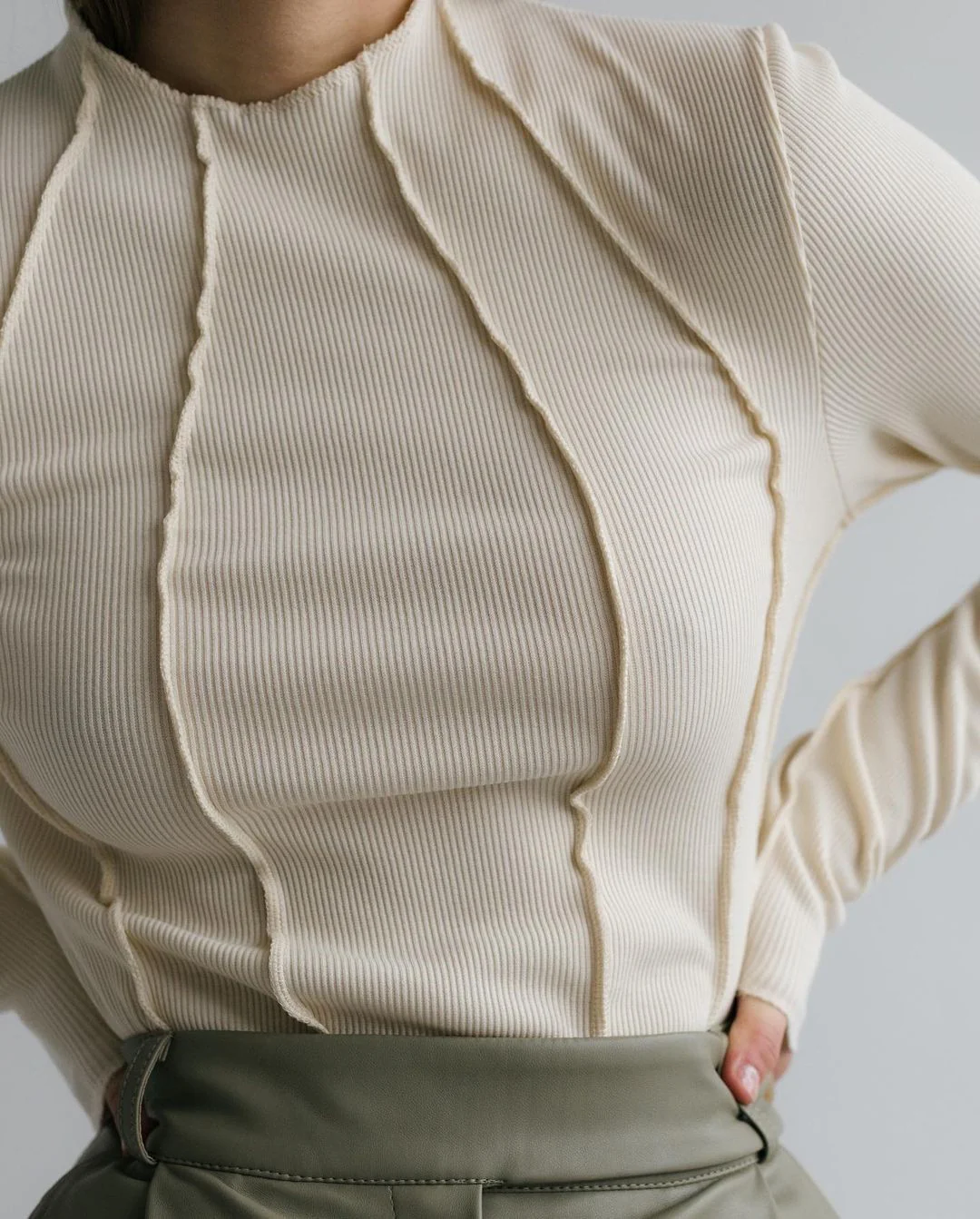 Damen figurbetontes Langarmshirt mit elegantem Rippdesign WOLFF - Image 7