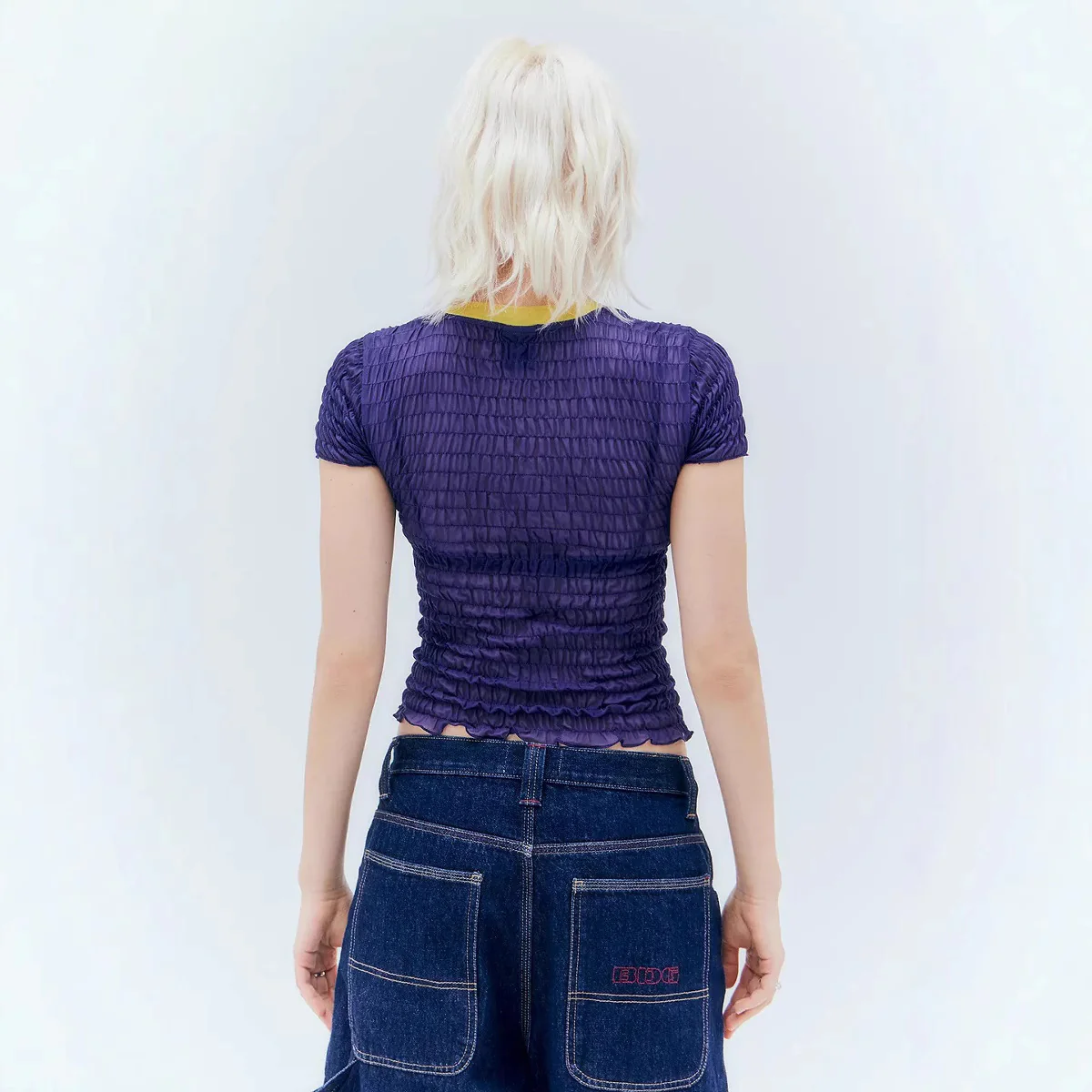 Damen figurbetontes T-Shirt mit elastischem Rüschendesign und kreativem Grafikdruck WOLFF - Image 3