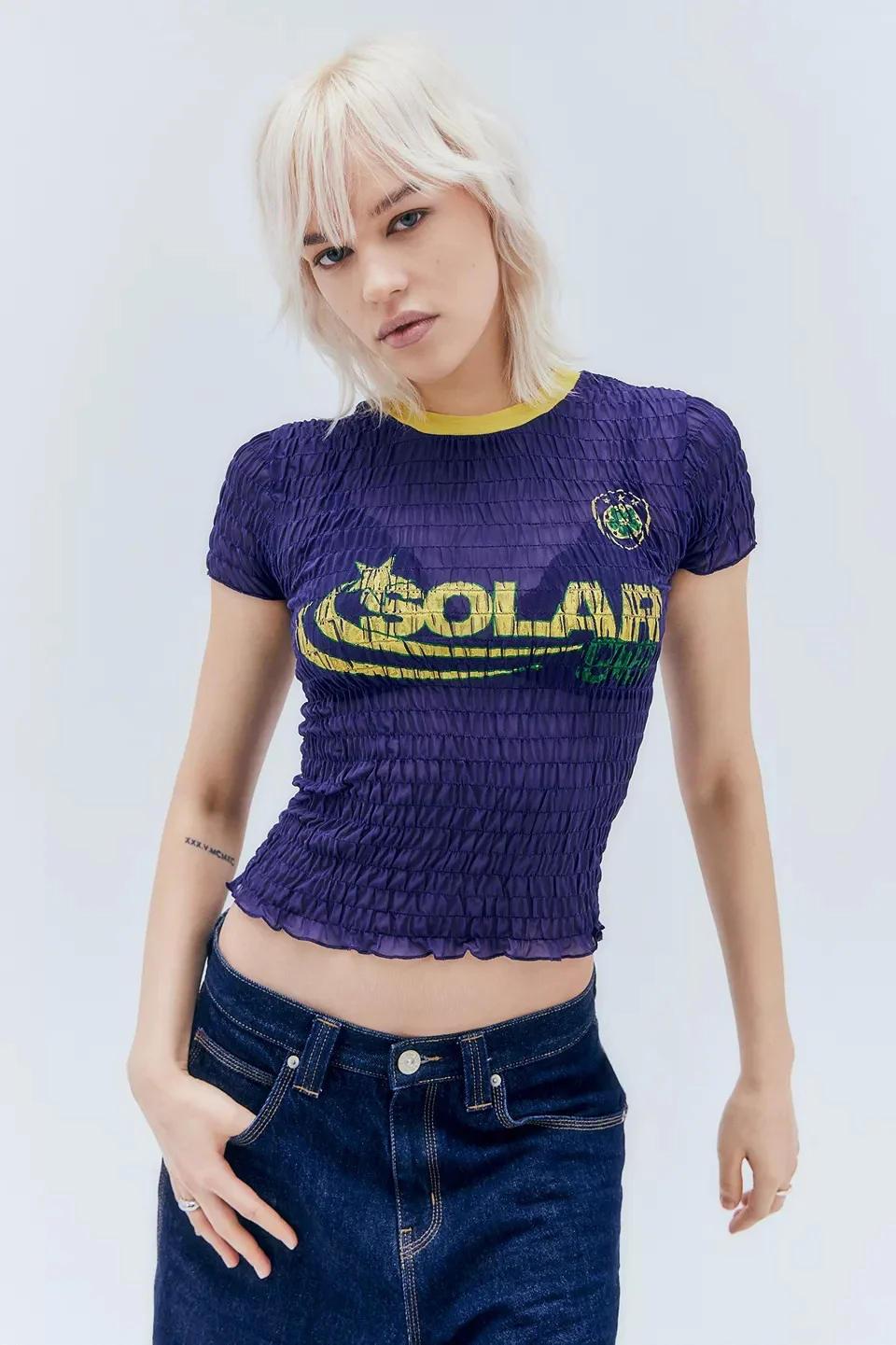 Damen figurbetontes T-Shirt mit elastischem Rüschendesign und kreativem Grafikdruck WOLFF - Image 6