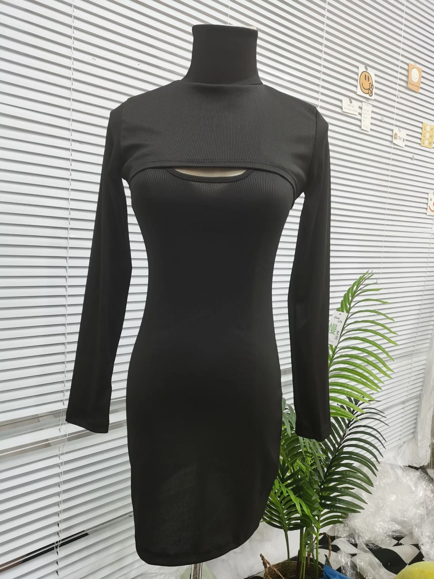 Damen langärmliges Kleid mit hohem Kragen und kreativem Cut-Out WOLFF - Image 6