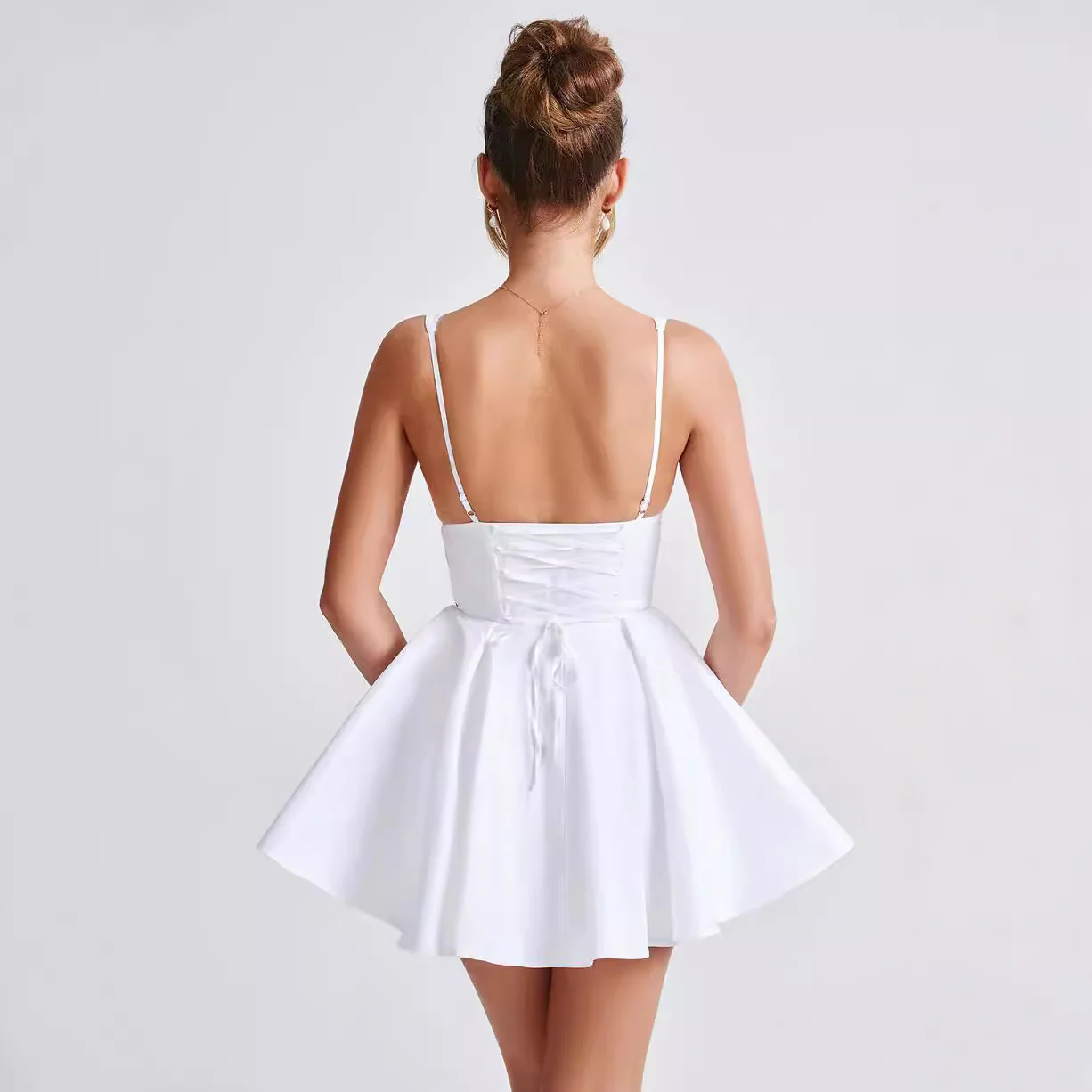 Damen Minikleid mit verführerischem V-Ausschnitt und schwingendem Rockteil WOLFF - Image 4