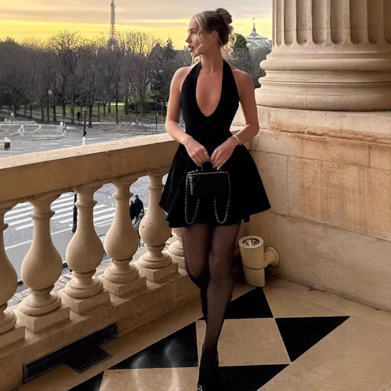 Damen Neckholder-Minikleid mit tiefem V-Ausschnitt und dekorativem Raffungseffekt WOLFF - Image 3