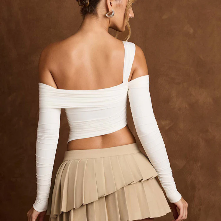 Damen Oberteil mit asymmetrischem Schnitt und raffinierten Rüschendetails WOLFF - Image 4